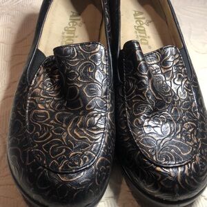 Alegria Women's Leather Black and Gold design comfort nurse work Shoes